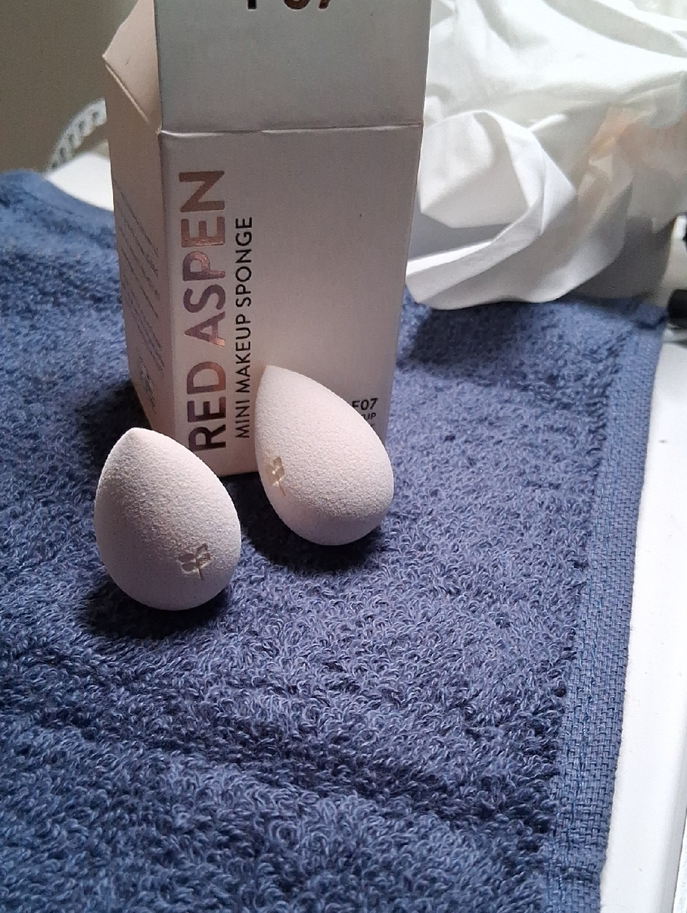Red Aspen Mini Makeup Sponge - Pink